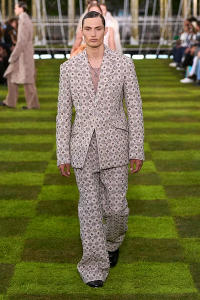 Look 63